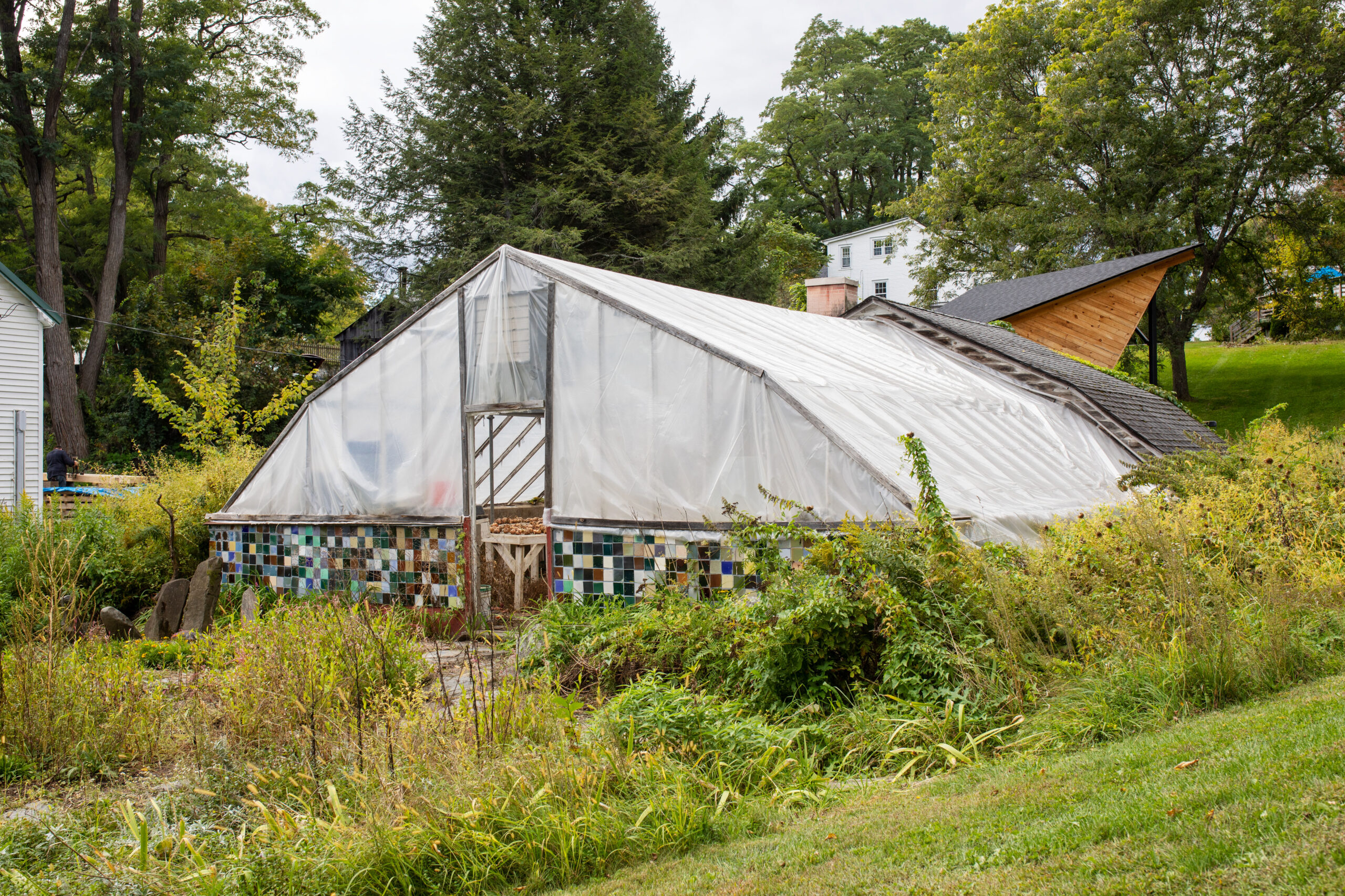 garden-greenhouse-outside